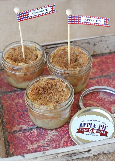 Apple Pie in a Jar - by Glorious Treats Desserts In Jars, Apple Pie In A Jar, Pie In A Jar, Mason Jar Desserts, Cake In A Jar, Dessert In A Jar, Mason Jar Meals, Pastry Pie, Apple Pies