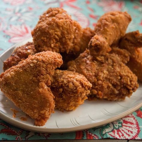 Kfc Hot Wings Recipe, Kfc Hot Wings, Kfc Chicken Wings, Brined Fried Chicken Recipe, Hot Wings Recipe, Brined Chicken, Fried Chicken Dinner, Trisha Yearwood Recipes, Hot Wing Recipe