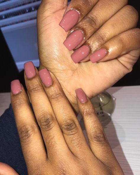 Nails Design On Dark Skin, Gel Nails For Brown Skin Tone, Nail Color Dark Skin Tone, Mauve Toenails, Nail Polish Colors For Dark Skin, Cute Nail Colors For Dark Skin, Fall Nails For Black Women, Fall Nail Colors Black Women, Fall Nail Colors For Brown Skin