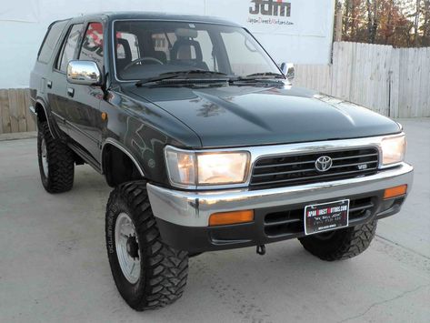 Toyota Hilux Surf, Toyota Surf, Japanese Vehicles, Toyota Trucks, Toyota Hilux, Toyota 4runner, Jdm Cars, Rear Seat, Jdm