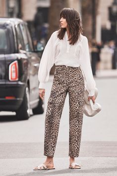 Postpartum Style, Leopard Print Outfits, Puffed Long Sleeves, Leopard Jeans, Leopard Print Jeans, Look Jean, Patterned Pants, Animal Print Outfits, Leopard Pants