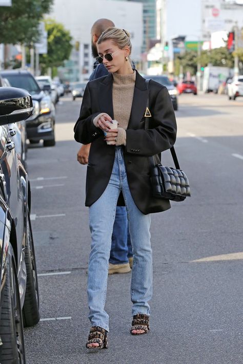 Hailey Bieber Street Style, Hailey Baldwin Street Style, Hailey Rhode Baldwin, Gigi Bella, Hailey Baldwin Style, Look Office, Jeans Outfit Fall, Winter Inspo, Lazy Outfits