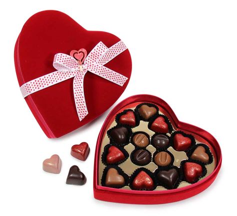 Boîte de #chocolats rouge en forme de #cœur garnie de 15 #chocolats pralinés croustillants. Idéal en cadeau de #SaintValentin ou en #cadeau d'#amour... Praline Chocolate, Red Chocolate, Valentine Chocolate, Chocolate Hearts, Heart Box, Evening Meals, Chocolate Box, Nespresso Cups, Picnic Basket