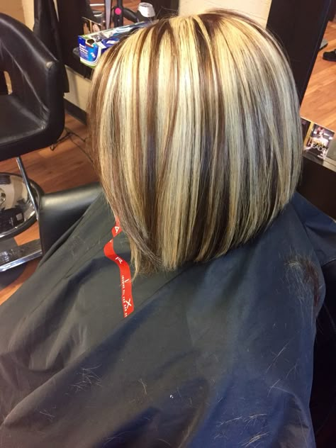 Chunky blonde highlight with a mocha brown base and short hair bob Brown Hair With Chunky Blonde, Blonde Chunky Highlights, Rich Blonde, Blonde Highlights Short Hair, Highlights Short Hair, Autumn Hair Colors, Chunky Blonde Highlights, Medium Length Blonde Hair, Short Hair Bob