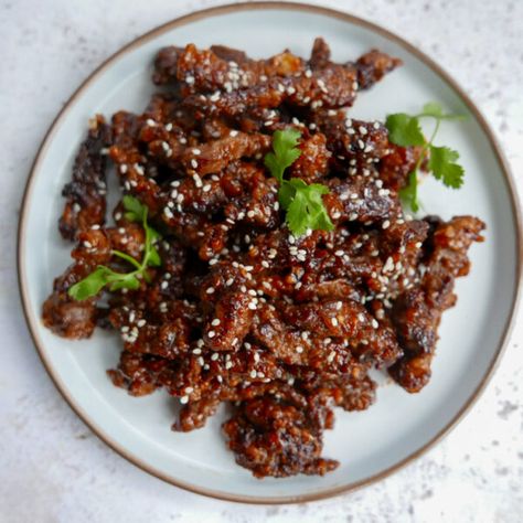 Simple & delicious crispy chilli beef recipe - Cook Simply Chilli Beef Recipe, Chinese Beef Recipes, Crispy Chilli Beef, Crispy Fried Chicken Wings, Quick Beef Recipes, Beef Chilli, Beef Chow Mein, Garlic Chicken Stir Fry, Recipes Using Rotisserie Chicken