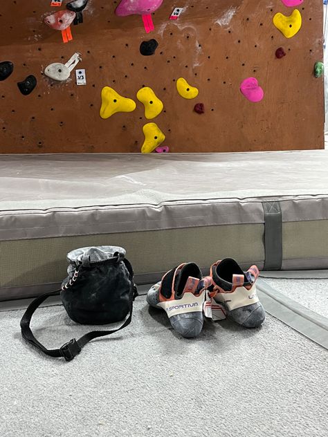 Bouldering Gym Aesthetic, Climbing Vision Board, Indoor Bouldering Aesthetic, Climbing Gym Aesthetic, Indoor Rock Climbing Aesthetic, Climb Aesthetic, Escalade Aesthetic, Boulder Aesthetic, Climber Aesthetic