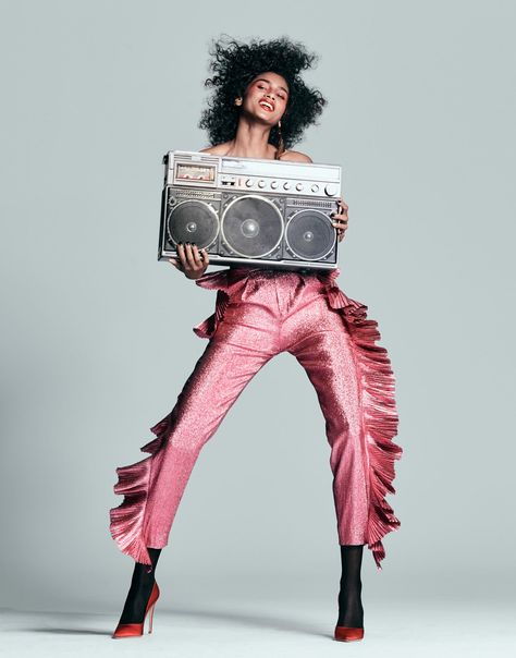 These pants! #Gucci 80s Inspired Fashion, Chris Colls, Josephine Le Tutour, Gucci 2017, Mode Poses, Imaan Hammam, Denim Editorial, Dna Model, 80’s Fashion