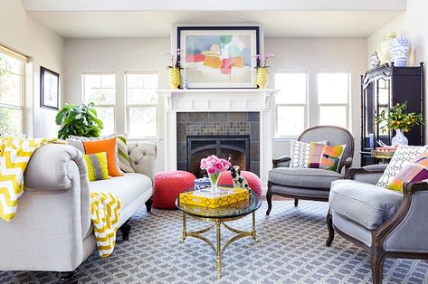 Enjoy this roundup of beautiful living rooms and be inspired to emulate some of these decorating elements to your own living spaces. Grey And Yellow Living Room, Bungalow Living Room, English Sofa, Pink Ottoman, Rugs Colorful, Sofa Classic, Patterned Rugs, Yellow Living Room, Bright Living Room