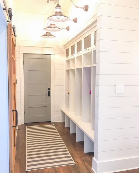 290 Likes, 34 Comments - Ashley 》Our Modern Antebellum (@our_modern_antebellum) on Instagram: “{Mudroom} I love being able to just walk in the door from the garage and throw all of…” Laundry Bench, Hall Deco, Mudroom Locker, Entryway Diy, Mini Garage, Entryway Decorating, Entryway Laundry, Laundry Pantry, Homeschool Space