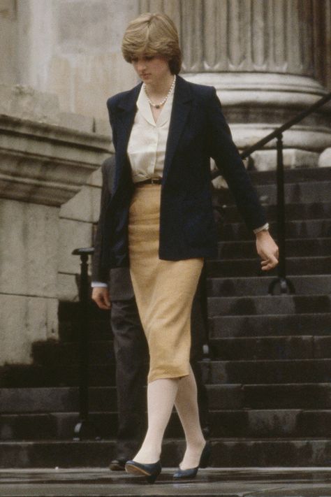 Royal Blue Skirts, High Collar Shirts, Green Tights, Princess Diana Fashion, Polo Outfit, Princess Diana Photos, Princess Diana Pictures, Princes Diana, Diana Fashion