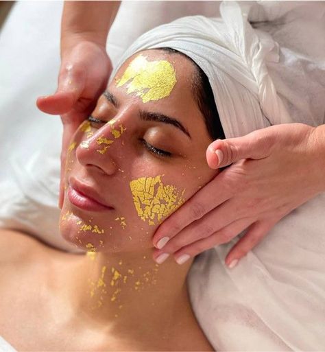 Golden Experience, Mask For Glowing Skin, Gold Skincare, Golden Mask, Gold Facial, Facial Pictures, Korean Facial, Drainage Massage, Spa And Wellness