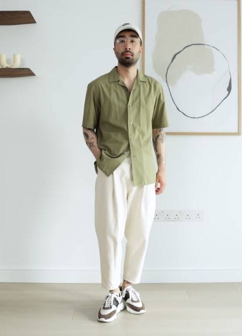 Olive Green Shirt Outfit, Emily Outfit, Green Shirt Outfits, Guys Outfits, College Boy, Olive Clothing, Shirt Outfit Men, White Chinos, Minimalist Fashion Men