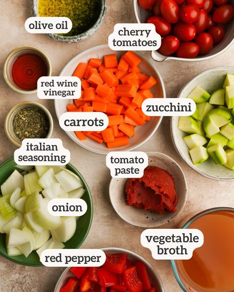 Make this Roasted Veggie Pasta Sauce for a delicious and easy dinner that's fully packed with veggies! Roast vegetables, blend and enjoy! Meat And Veggie Diet, Veggie Spaghetti Sauce, Roasted Veggie Pasta, Easy Veggie Pasta, Veggie Pasta Sauce, Red Sauce Pasta Recipe, Veggie Spaghetti, Veggie Diet, Roast Vegetables