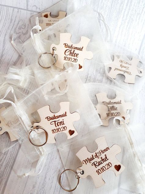 Wedding Favour Keyrings, Bridemaids Boxes, Personalized Bachelorette Gifts, Romantic Wedding Setting, Holly Wedding, Personalized Bachelorette, Hen Party Gifts, Cricut Wedding, Bachelorette Ideas