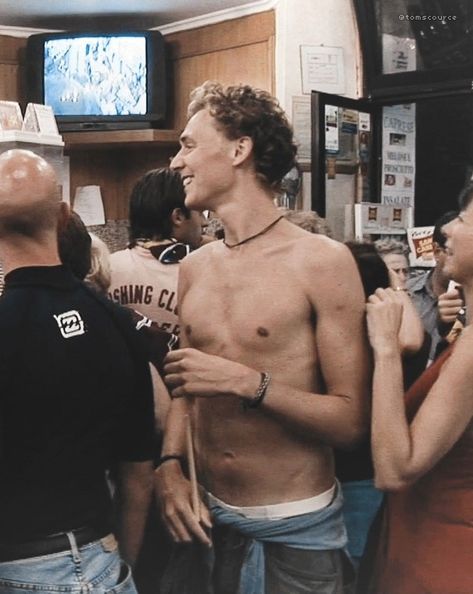 Young Tom Hiddleston, Tom Hiddleston Shirtless, Red Lollipop, Thor X Loki, Matching Outfits Best Friend, Thomas William Hiddleston, Lifelong Friends, College Town, Loki Marvel