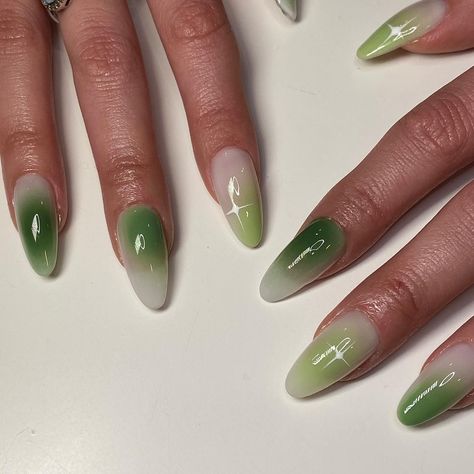 Spring has just begun and some of the best nail Inspo can keep you at the forefront of fashionThere's an Eastern proverbThe year is in the springSo Gradation Nails, Sheer Nails, Aura Nails, Vintage Nails, Power Of Makeup, Grunge Nails, Jelly Nails, Oval Nails, Spring Nail