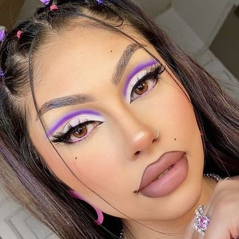 Bratz Eyeshadow, Ibiza Makeup, Bratz Doll Makeup, Purple Makeup Looks, Makeup Charts, Birthday Makeup, Purple Makeup, Cool Makeup Looks, Eye Makeup Designs