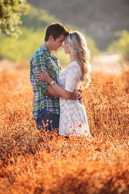 gorgeous!!! (btw, looking lovingly into eachothers eyes is actually quite awkward and funny... your sweetheart soon becomes a one eyed cyclops..just saying..hahaha) Engagement Photography Fall, Fall Couple Pictures, Shooting Couple, Fall Engagement Pictures, Engagement Photos Fall, Foto Poses, Fall Photoshoot, Wedding Engagement Photos, Shooting Photo