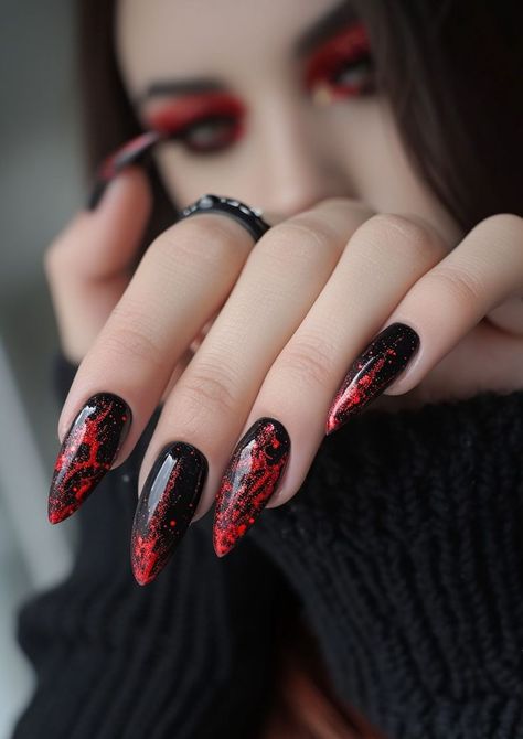 Valentine’s Day is traditionally associated with reds and pinks, but black Valentine’s nail designs offer a unique and edgy twist to the romantic theme. Black, often seen as a bold and mysterious color, can create an intriguing contrast with the typical Valentine’s motifs, offering a stylish and modern take on the love-filled holiday. Red Black Nails, Edgy Nail Art, Boss Nails, Halloween Nail Ideas, Black Halloween Nails, Sassy Nails, Gothic Nails, Goth Nails, Edgy Nails