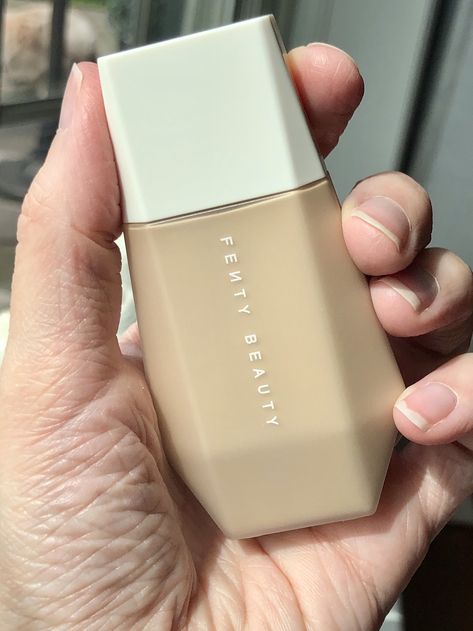 Review: Fenty Beauty Eaze Drop Blurring Skin Tint - We are glamerus Skin Tint Fenty, Eaze Drop Skin Tint, Fenty Tinted Moisturizer, Fenty Beauty Skin Tint, Fenty Skin Tint, Fenty Eaze Drop, Wedding Dala, Fenty Beauty Eaze Drop, Makeup Therapy