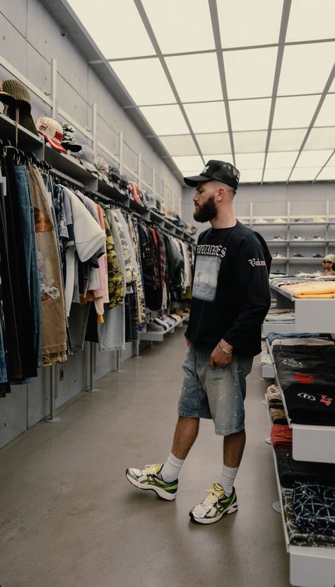 Caleb Plant, Rapper Outfits, Black Men Fashion Casual, Friday Outfit, Concept Clothing, Mens Trendy Outfits, Street Fashion Men Streetwear, Mens Fashion Streetwear, Stylish Mens Outfits