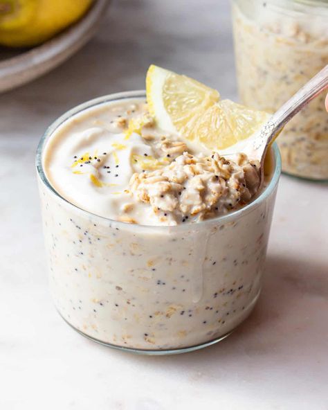 Lemon Poppy Seed Overnight Oats - Cooking With Elo Lemon Poppyseed Baked Oatmeal, Lemon Poppy Seed Recipes, Overnight Oats Lemon, Lemon Poppy Seed Baked Oats, Baked Oats Vegan, Lemon Poppy Seed Pancakes Healthy, Carb Free Diet, Coffee Breakfast Smoothie, Smoothie Without Banana