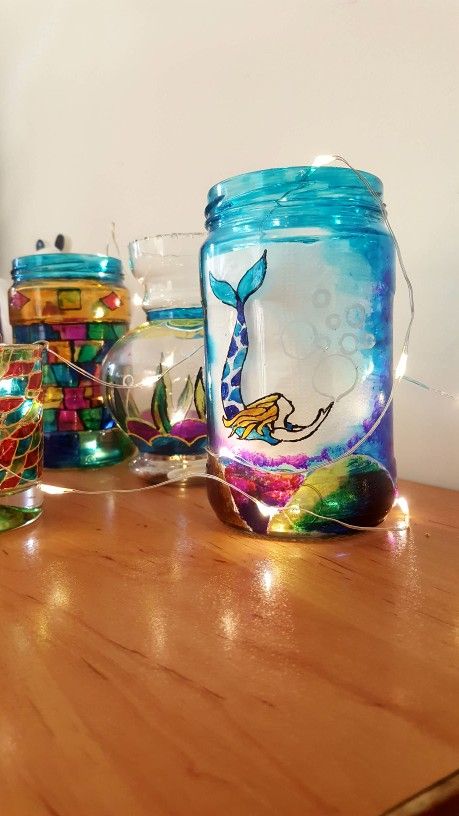 Aquarium Glass Painting, Aquarium Glass, Painting Glass Jars, Painted Glass Bottles, Painting On Glass, Cardboard Design, Fish Artwork, Glass Painting Designs, Diy Glass Bottle Crafts