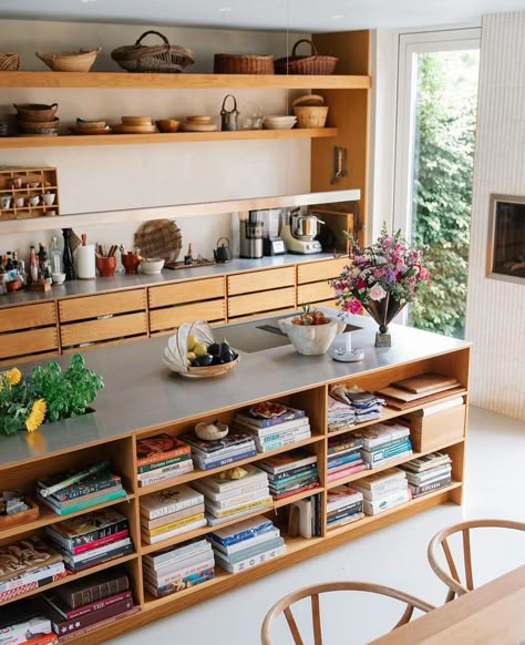 Cozy Kitchen Corner Ideas, Kitchen Island Open Shelves, Mixed Flooring Ideas, Dining Inspiration, Modernist House, Contemporary Kitchen Design, Apartment Kitchen, Contemporary Kitchen, Interior Furniture