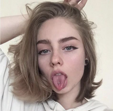 Anime Tounge Out Face, Beauty Youtubers, Face Piercings, Piercings For Girls, Cool Piercings, Cat Eye Makeup, Cute Piercings, Tongue Piercing, Skull Makeup