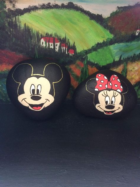 Mickey and Minnie Mouse painted stones. Artbyma66 Minnie Art, Mouse Paint, Art Stone, Mickey And Minnie Mouse, Rock Painting Ideas, Mickey And Minnie, Painted Rock, Painted Stones, Stone Painting