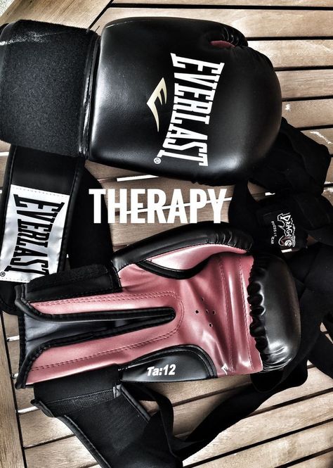 Kickboxing Women, Boxer Aesthetic, Kick Boxing Girl, Thai Box, Boxe Thai, Trening Sztuk Walki, Boxing Quotes, Boxing Girl, Kickboxing Workout