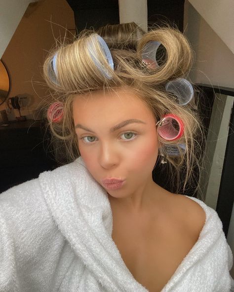 Hair After Rollers, Rollers In Hair Aesthetic, How To Put Your Hair In Rollers, Hair Rollers Aesthetic, Rollers Aesthetic, Hair In Rollers, Manifesting 2024, Kitchen Scene, Hair Roller