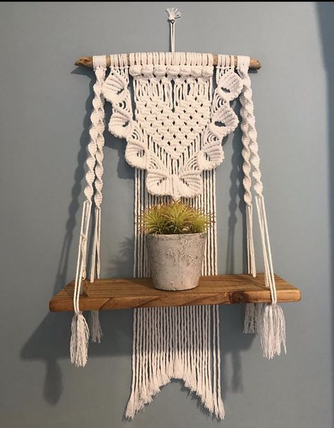 Diy Wall Hanging Yarn, Simpul Makrame, Pola Macrame, Macrame Wall Hanger, Macrame Shelf, Free Macrame Patterns, Macrame Headboard, Macrame Plant Hanger Patterns, Home Decor Craft