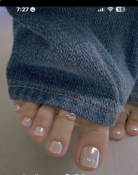 Pedicure White Glitter, Cream Pedicure Color, Pedicure Natural Colors, Pearl White Pedicure, White Chrome Pedicure, Pedicure White Toenails, French Toes With Rhinestones, Nail Feet Design, Winter Toe Nails Colors