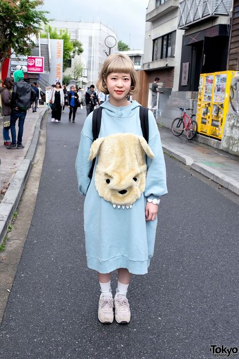 Ne-Net Oversized Bear Dress & New Balance in Harajuku Harajuku Fashion Decora, Kawaii Street Fashion, Bear Dress, Harajuku Tokyo, Blonde Bob Hairstyles, Outfits 2016, Tokyo Street Style, Tokyo Street, Tokyo Fashion