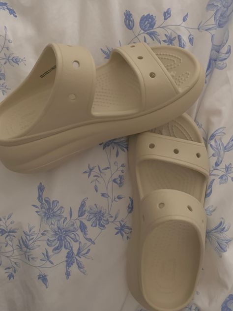 Crocs Crush Sandals, Crocs Crush, Summer Mood, Minimal Style, Minimal Fashion, Streetwear Fashion, Orlando, Outfit Ideas, Charms