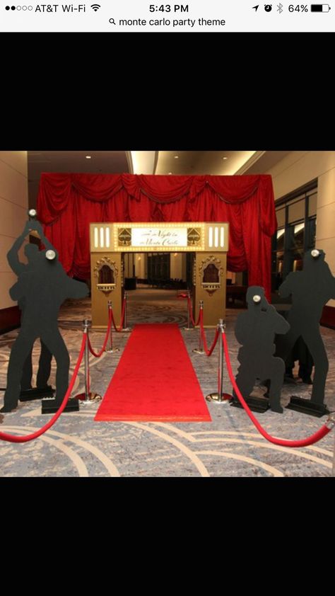 Hollywood Halloween Decorations, Red Carpet Middle School Dance, Hollywood Party Themes, Hollywood Prom Theme Decoration, Haunted Theater, Theater Entrance, Deco Cinema, Hollywood Birthday Parties, Red Carpet Theme