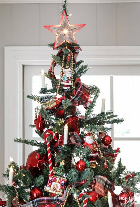 Creative Christmas Tree Ideas, Creative Christmas Decorations, Diy Christmas Trees, British Christmas, Classic Christmas Decorations, Christmas Decorations Ideas, Traditional Christmas Tree, Christmas Style, Gorgeous Christmas