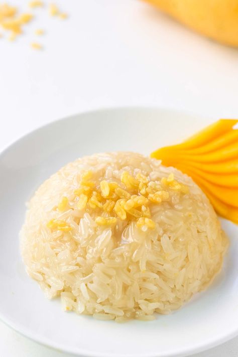 This Mango Sticky Rice recipe is a popular Thai dessert made from glutinous rice and coconut milk, served with sweet mango. This delicious treat is gluten free and my version also is refined sugar free. Sticky Rice Dessert Recipe, Rice Dessert Recipes, Sticky Rice Dessert, Thai Mango Sticky Rice, Mango Sticky Rice Recipe, Sweet Sticky Rice, Thai Mango, Sweet Savory Recipes, Rice Desserts