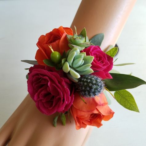 Succulents and flowers make for a stunning wrist corsage. The Flower Studio Austin Fall Corsage, Succulent Corsage, Diy Wrist Corsage, Prom Flowers Corsage, Body Flowers, Prom Corsage And Boutonniere, Homecoming Corsage, Wrist Corsage Prom, Corsage And Boutonniere Set