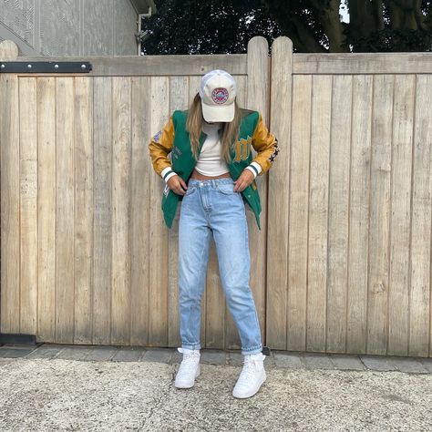 Varisty jacket outfit, green jacket, cap, nike shoes Vintage Green Jacket Outfit, Green Jacket Aesthetic, Green Courderoy Jacket Outfit, Versity Jacket Outfit Girl, Varisty Jacket Outfit Girl, Green Jacket, Jacket Outfits, Nike Shoes, Varsity Jacket