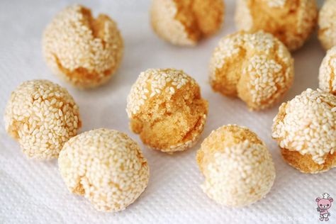 Chinese Sesame Cookie Balls （笑口棗） | Bear Naked Food Sesame Cookie, Sesame Balls, Sticky Pudding, Sesame Cookies, Cookie Balls, Cookie Ball, Culture Food, Asian Dishes, Cookie Bars