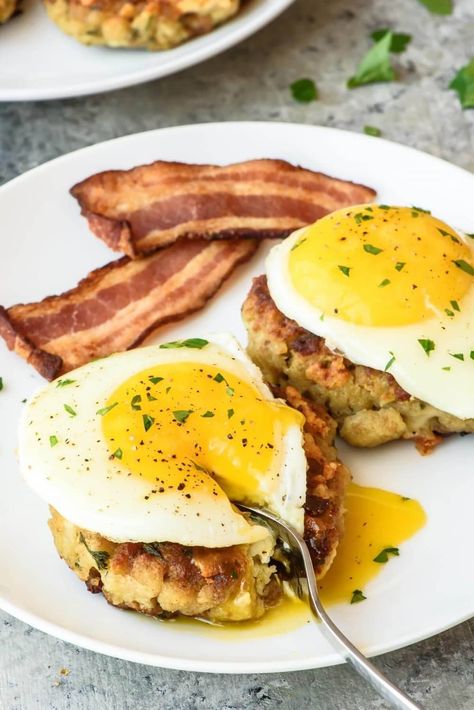 Genius recipe for leftover Thanksgiving stuffing: Cheesy Breakfast Stuffing Cakes. Stuffing Cakes, Breakfast Stuffing, Thanksgiving Brunch Recipes, Leftover Stuffing Recipes, Cheesy Breakfast, Egg Benedict, Thanksgiving Brunch, Thanksgiving Breakfast, Thanksgiving Leftover Recipes