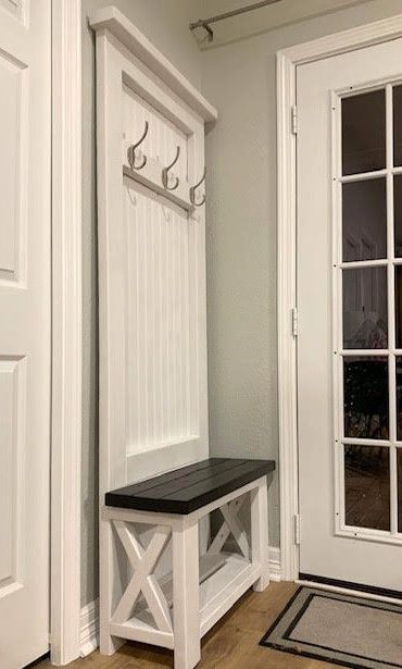 Hall Tree Ideas Entryway Small Spaces, Garage Hall Tree, Tree Hall Bench Entryway, Farmhouse Coat Rack Entrance, Hall Tree Entryway Diy, Hall Tree Plans, Farmhouse Hall Tree, Diy Hall Tree, Narrow Hall Tree