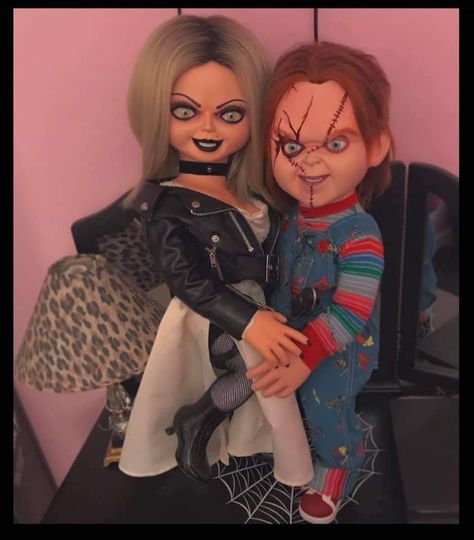 Chuckys Wife Halloween, Chucky Wife, 2020 Halloween Costumes, Chucky Family, Chucky X Tiffany, Chucky Wallpaper, Chucky Face, Hahaha Joker, Horror Movie Aesthetic