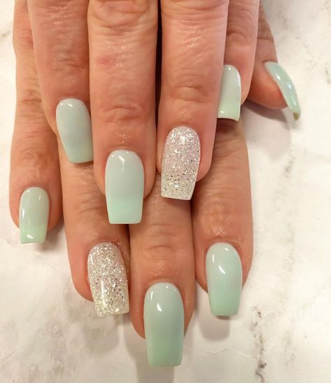 Pista Colour Nail Art, Nails With Mint Green Dress, Sage Green Nails With Glitter, Mint Acrylics, Nails Sage Green And White, Sage Green Nails Glitter, Light Green Nails Designs Mint, Nails For Mint Green Dress, Sage Green Shellac Nails