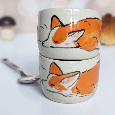 kness - ceramic animals on Instagram: "Corgi tumblers ! These two pieces will be available in tomorrow's restock. Set your alarms to February 1st at noon EST (6pm Paris time). #corgi #bobtail #welshcorgi #ooakceramics #oneofakind #cutedog" Corgi Pottery, Corgi Ceramic, Painted Earth, Corgi Mug, Color Me Mine, February 1st, Box Creative, Dog Mug, At Noon