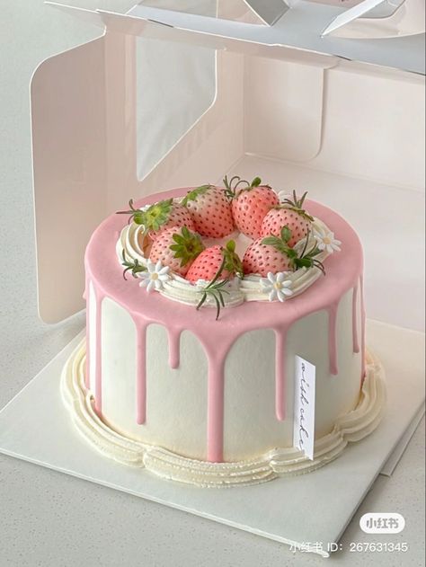 Girly Birthday Cakes, Showstopper Cakes, Dessert Cups Recipes, Small Birthday Cakes, Aesthetic Cake, Fondant Cake Designs, Baker Cake, Dessert Gifts, Strawberry Party