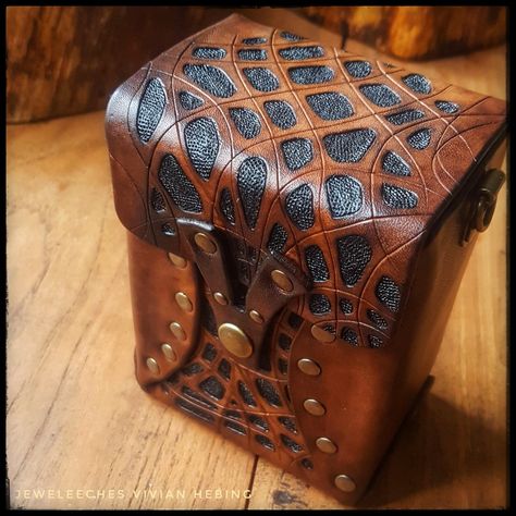 Leather Box Design, Handmade Leather Work, Leather Wallet Design, Steampunk Leather, Jewelry Box Diy, Leather Jewelry Box, Leather Gear, Leather Carving, Box Patterns