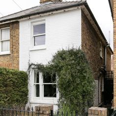 Step-inside-this-small-but-perfectly-formed-family-home-in-south-London-exterior Victorian Terrace House Exterior, Small Victorian Terrace House, Terrace House Design, Terrace House Exterior, Victorian Terrace House, Victorian Terrace, Great House, South London, Wainscoting